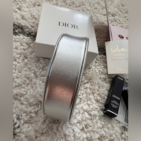 NIB Parfums Christian Dior Vanity Zip Pouch w/freebies - Picture 4 of 10